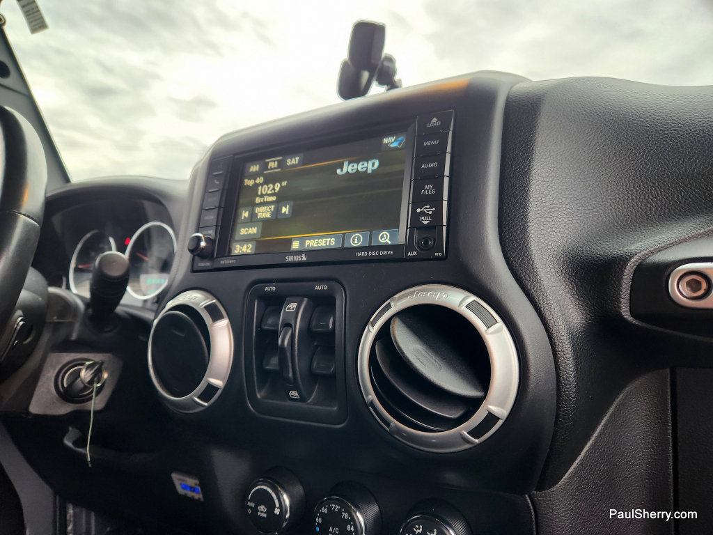 Used 2013 Jeep Wrangler Unlimited Rubicon w/ Connectivity Group image 38