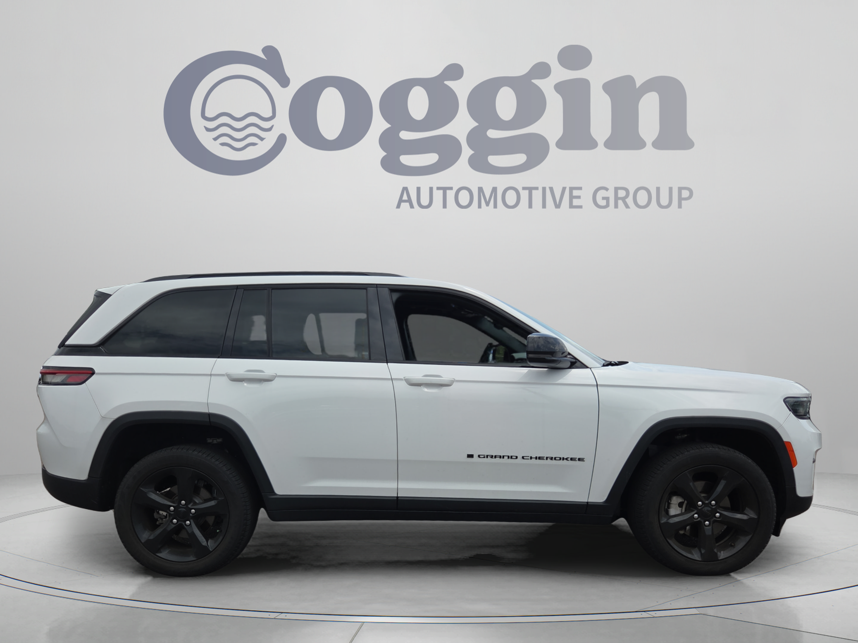 Used 2024 Jeep Grand Cherokee Limited w/ Black Appearance Package AWD/4WD image 5