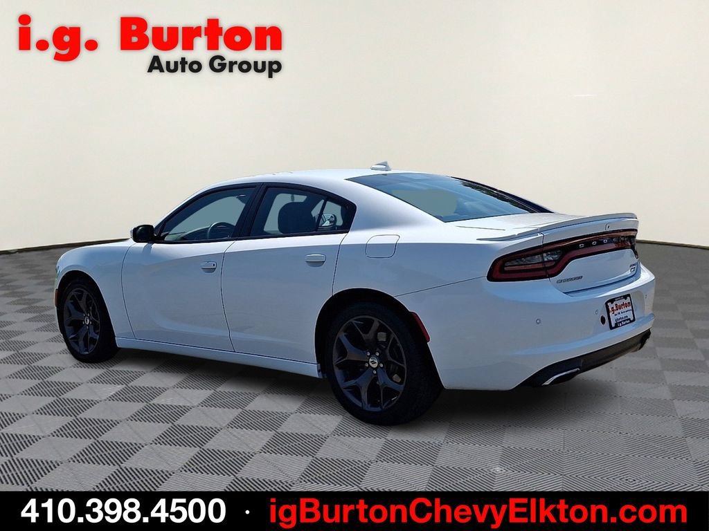 Used 2017 Dodge Charger SXT w/ Plus Group RWD image 4