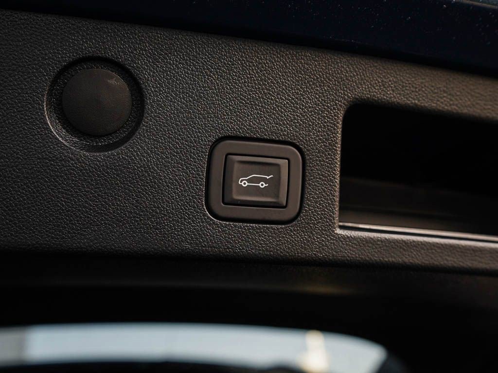 New 2026 Chevrolet Equinox LT w/ Convenience Package II AWD/4WD image 9