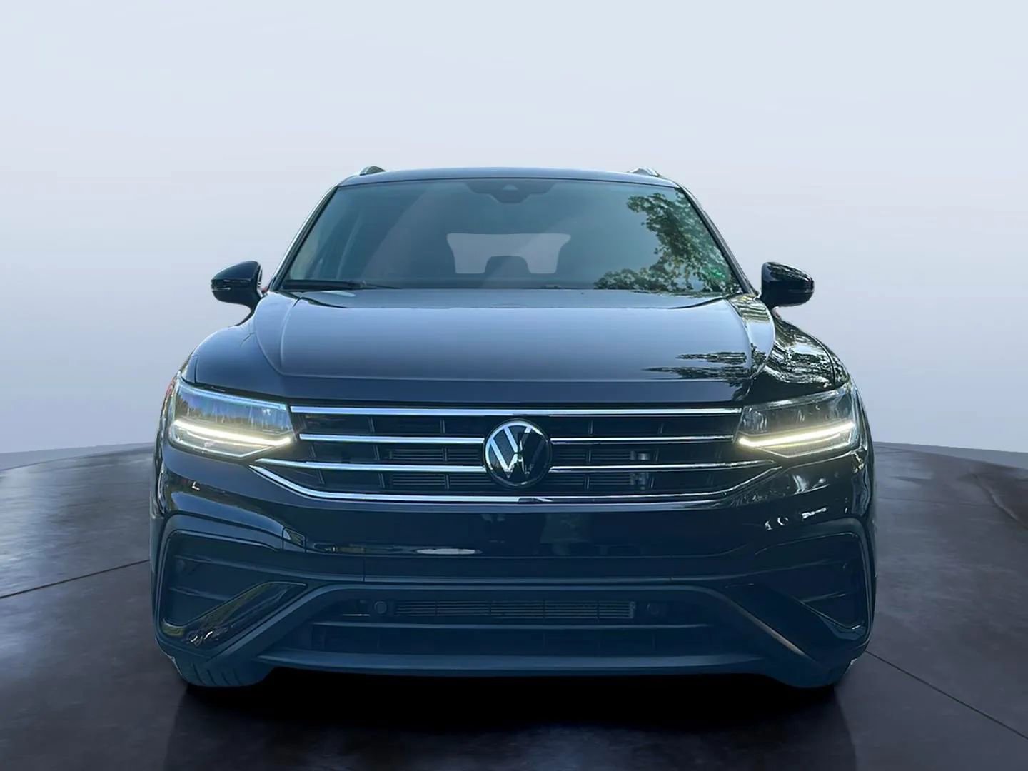 Used 2024 Volkswagen Tiguan SE image 8