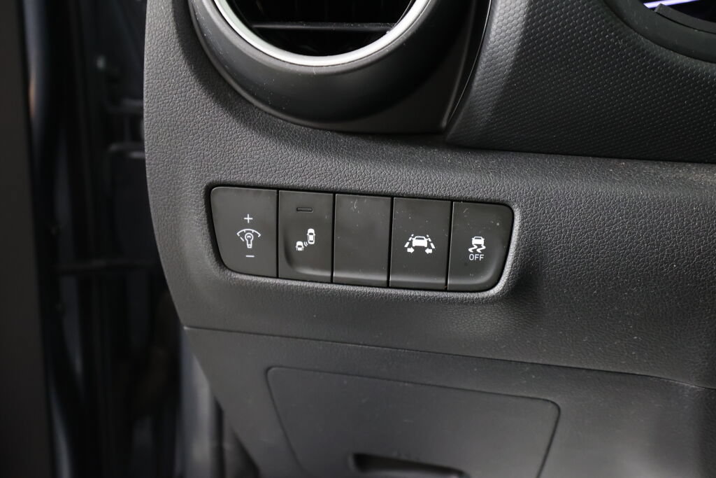 Used 2020 Hyundai Kona SEL AWD/4WD image 31