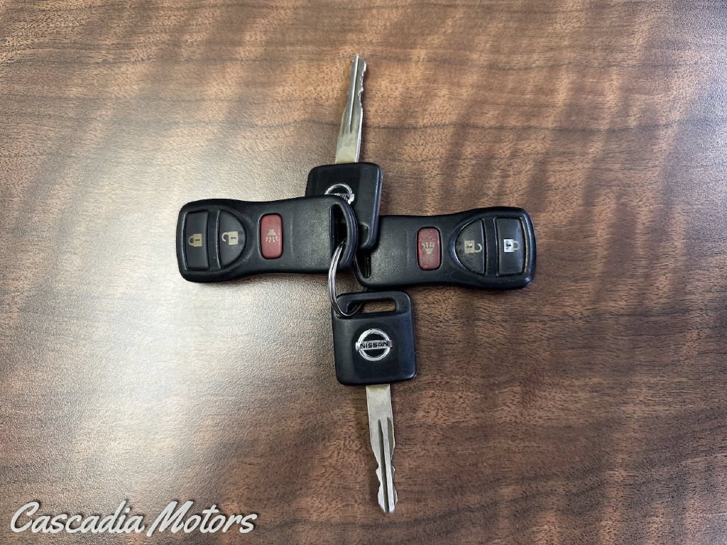Used 2005 Nissan Frontier SE AWD/4WD image 2