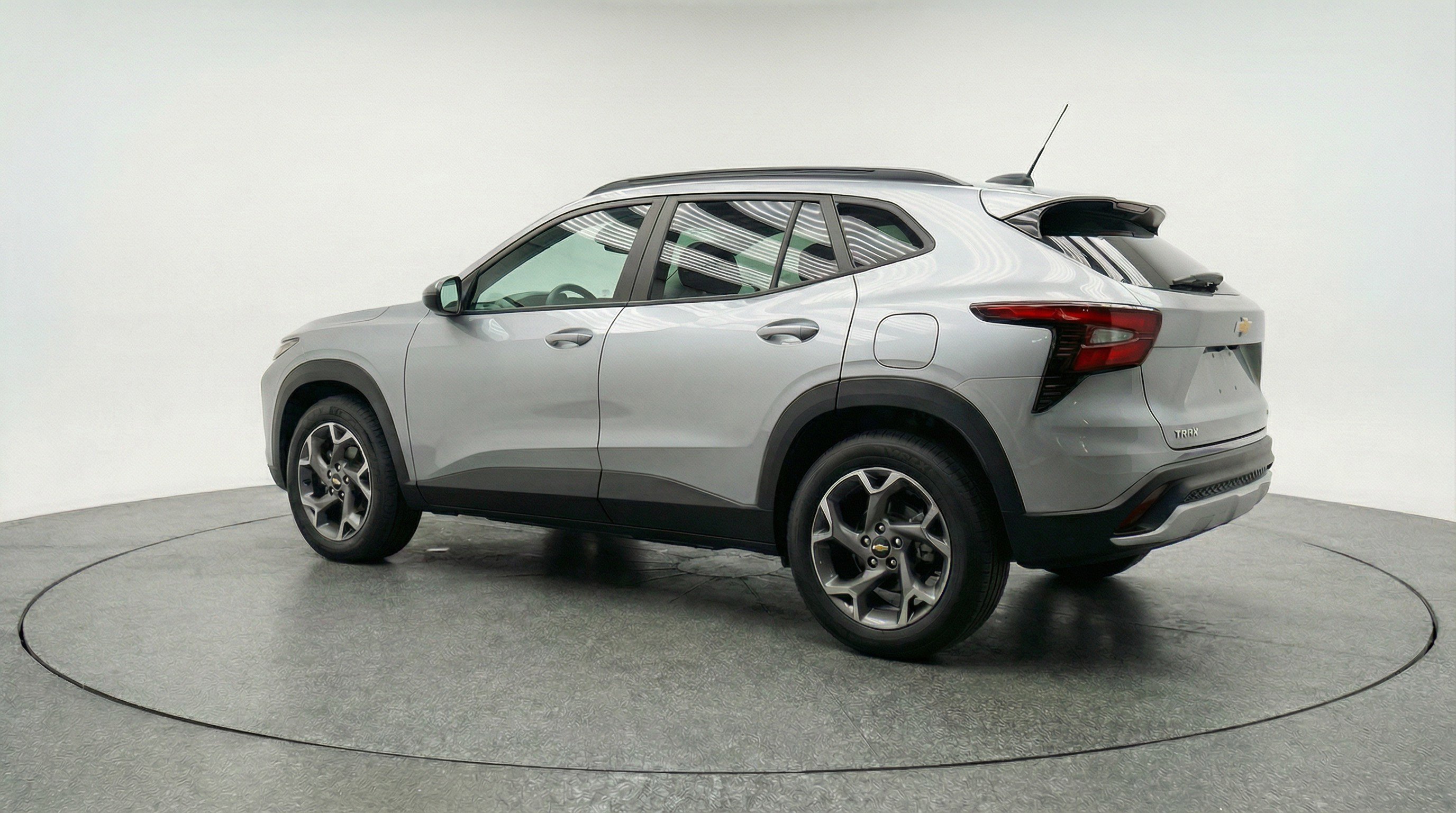 Used 2025 Chevrolet Trax LT w/ LT Convenience Package FWD image 6
