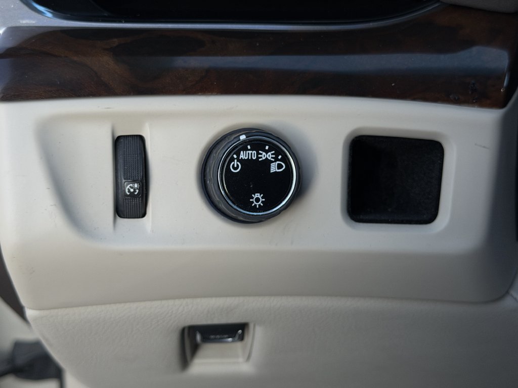 Used 2017 Cadillac Escalade Premium Luxury RWD image 22
