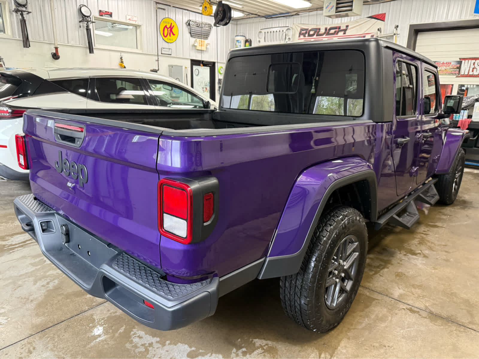 Used 2026 Jeep Gladiator Sport AWD/4WD image 6