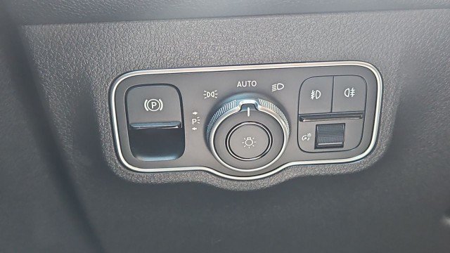 Used 2023 Mercedes-Benz GLB 250 image 17