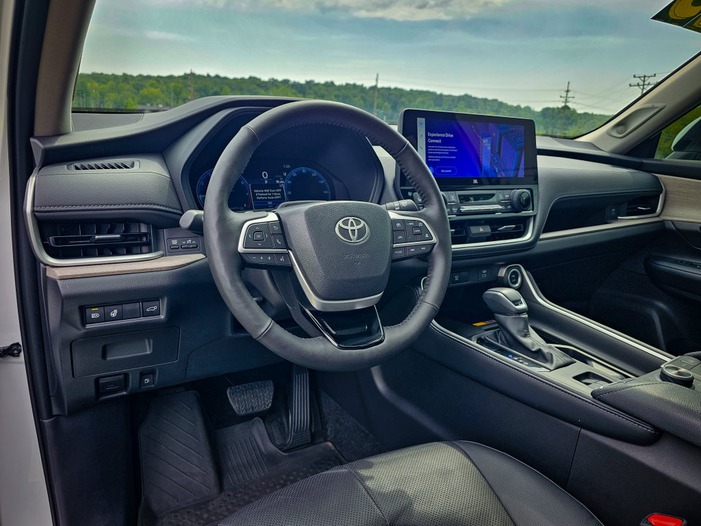 Used 2025 Toyota Grand Highlander AWD image 14