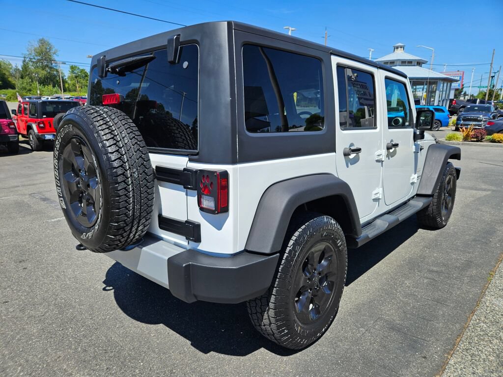 Used 2015 Jeep Wrangler Unlimited Sahara w/ Connectivity Group AWD/4WD image 5