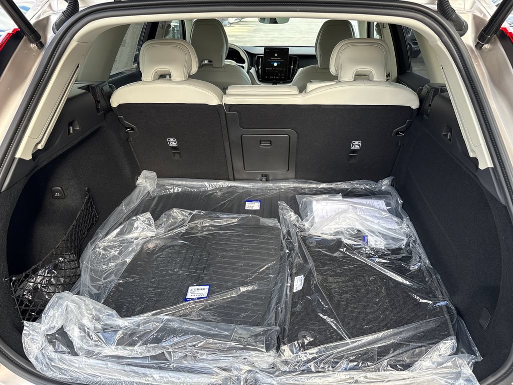New 2026 Volvo XC60 B5 Ultra w/ Protection Package Premier AWD/4WD image 14