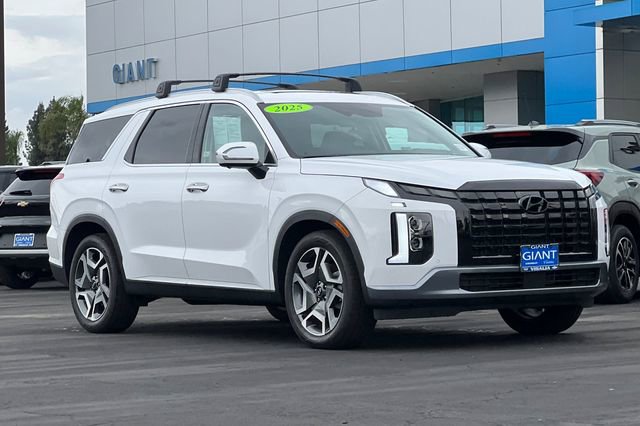 Used 2025 Hyundai Palisade SEL FWD image 2