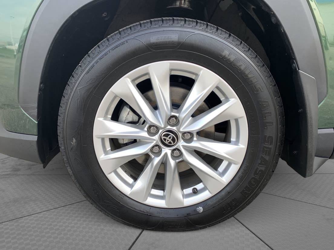 Used 2022 Toyota Corolla Cross LE w/ Moonroof Package AWD/4WD image 9