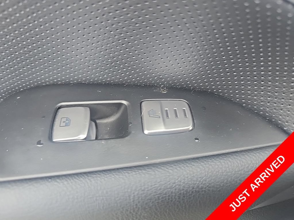 Used 2021 Genesis G70 2.0T AWD/4WD image 10