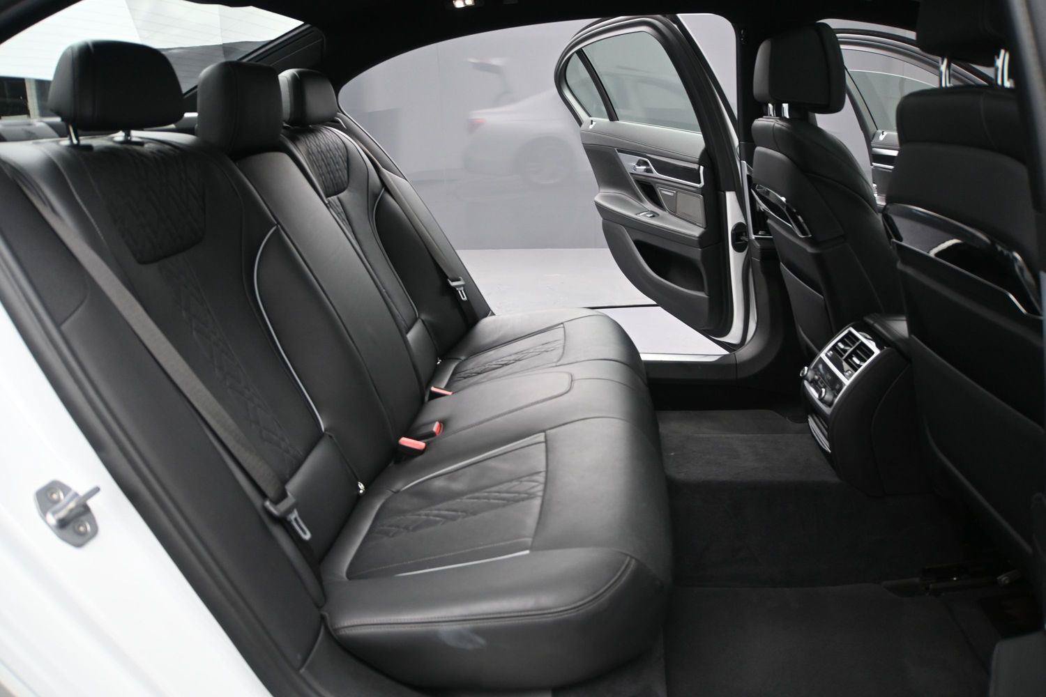 Used 2019 BMW 750i xDrive w/ M Sport Package AWD/4WD image 21
