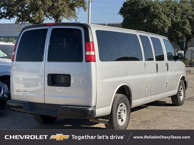 Used 2019 Chevrolet Express 3500 LS RWD image 4