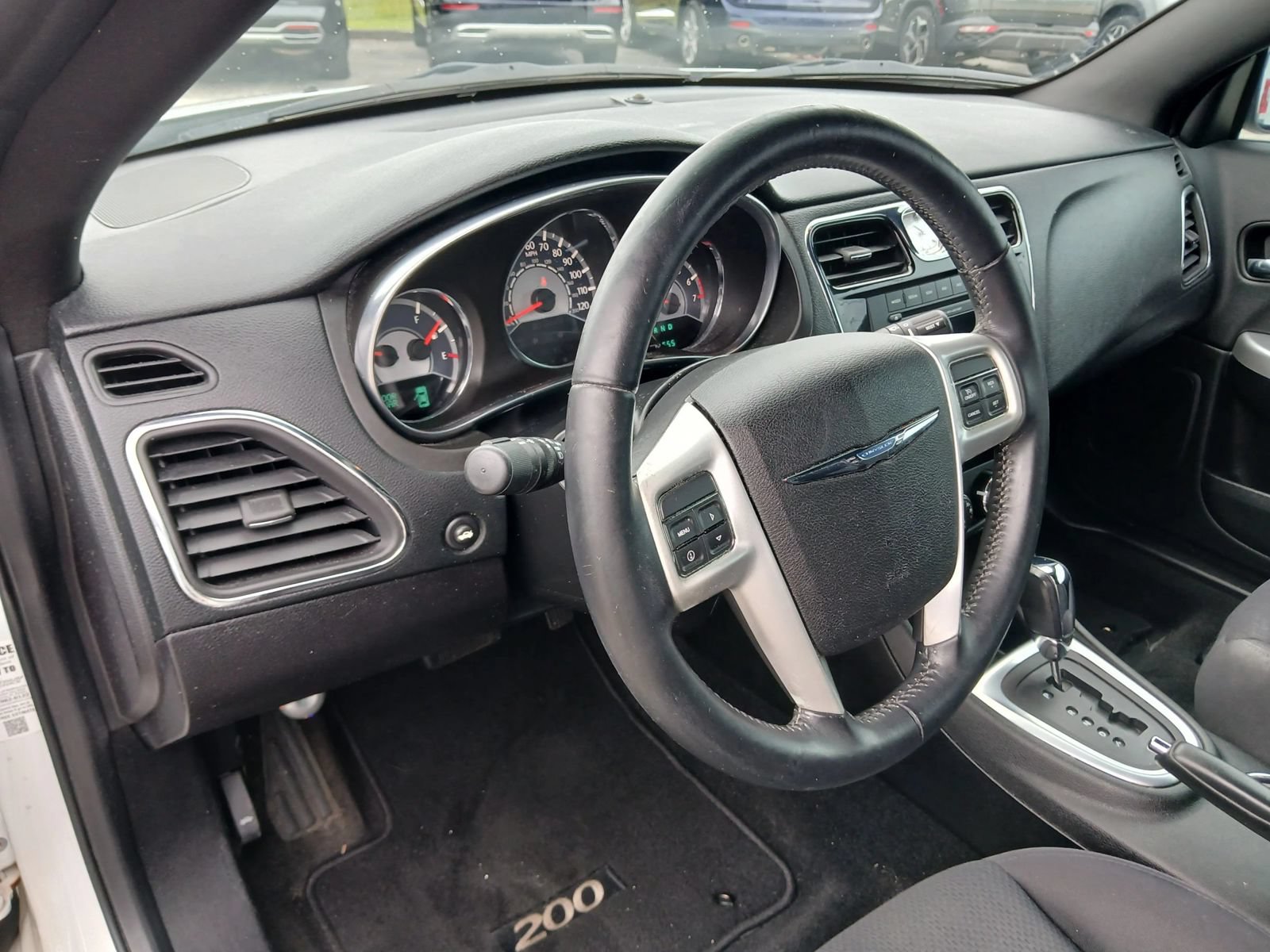 Used 2013 Chrysler 200 Touring FWD image 9