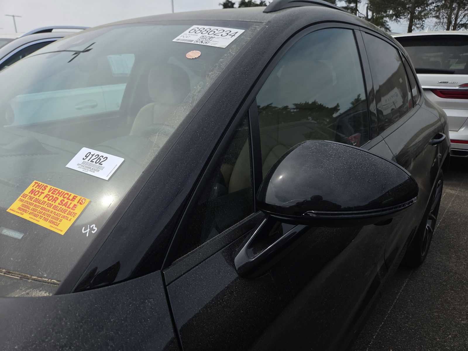 Used 2024 Porsche Macan w/ Premium Plus Package image 11