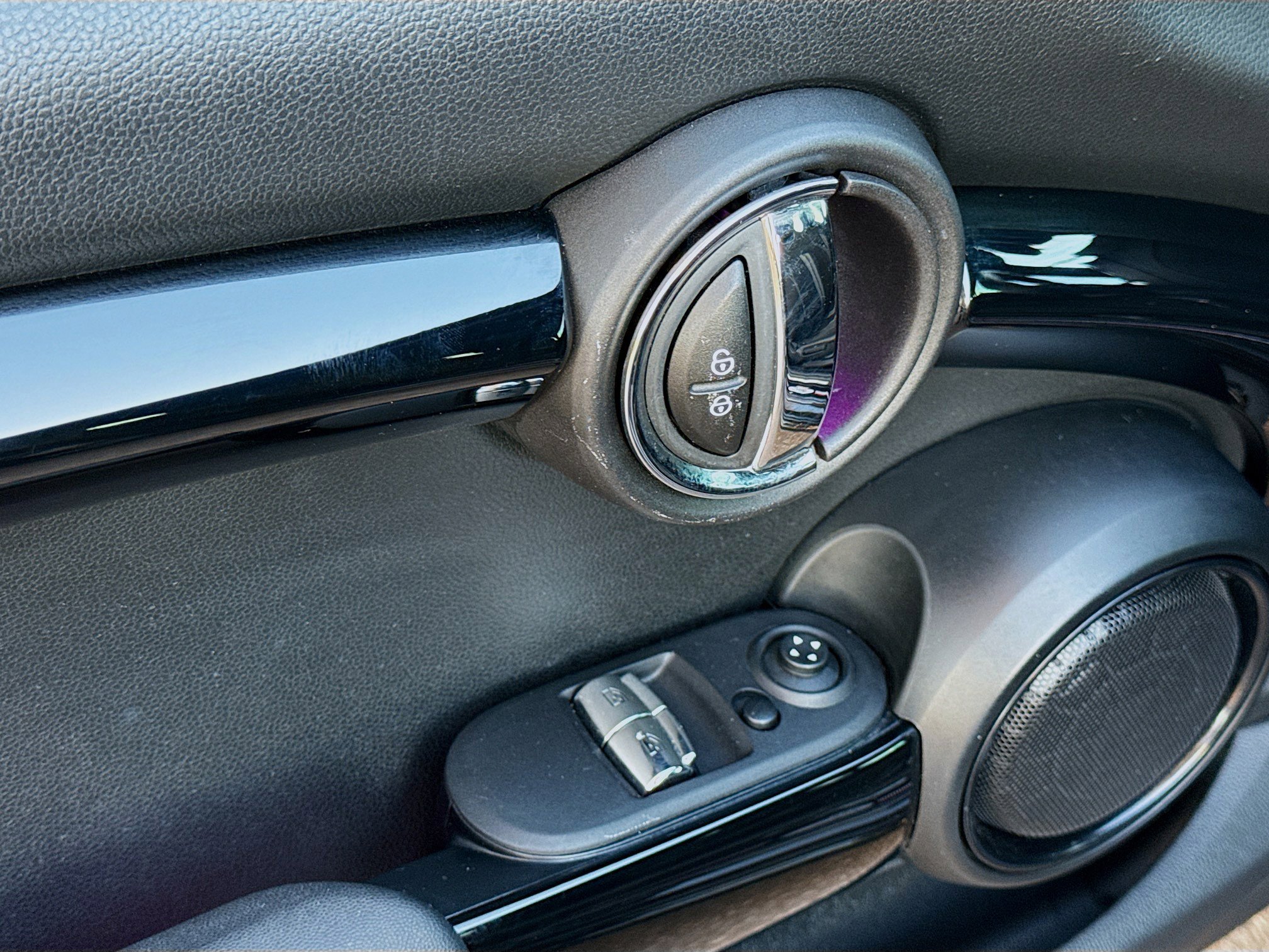 Used 2019 MINI Cooper John Cooper Works w/ Signature Upholstery Package image 21