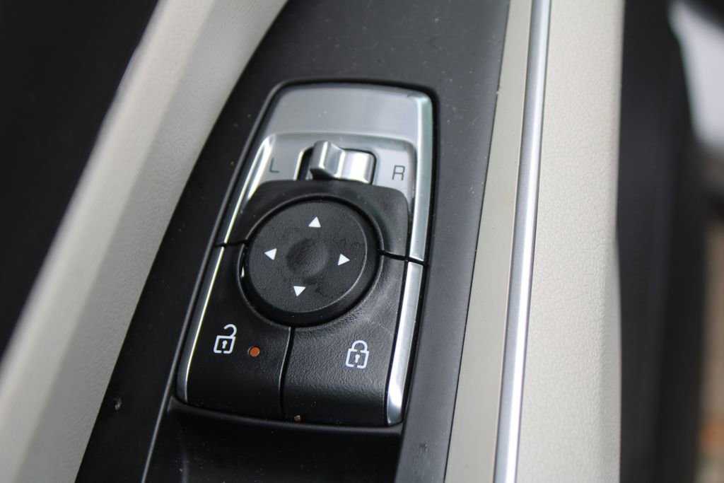 Certified 2025 Kia Sorento S w/ Panoramic Sunroof Package image 21