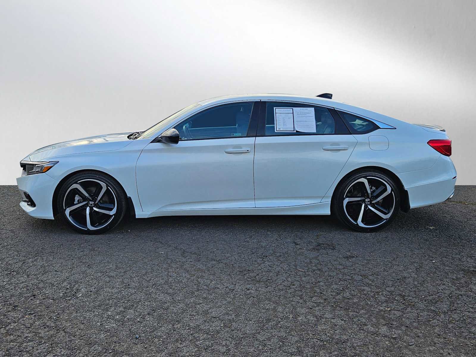 Used 2022 Honda Accord Sport image 12