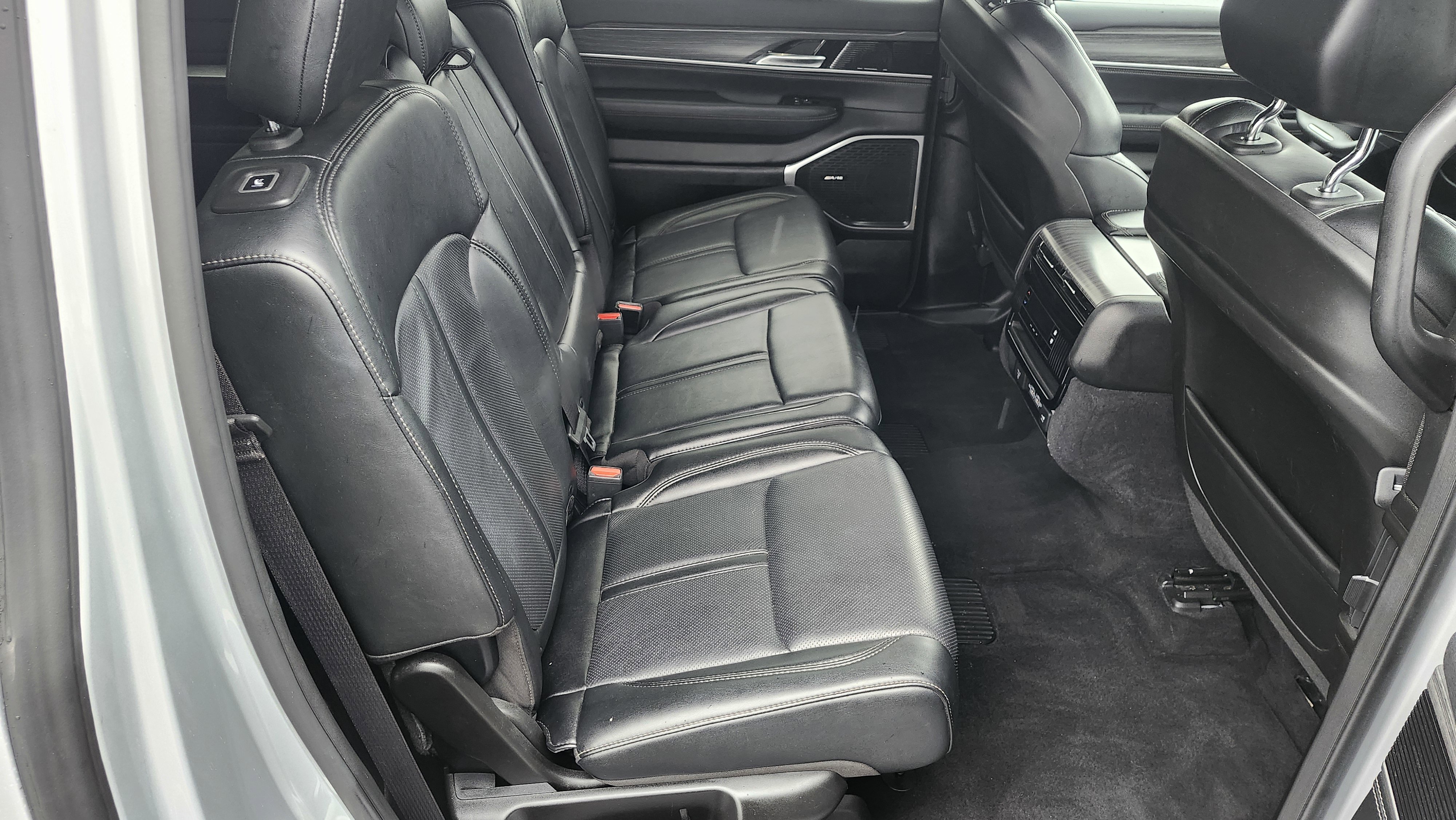 Used 2024 Jeep Wagoneer L Series II w/ Flexible Seating Group image 13