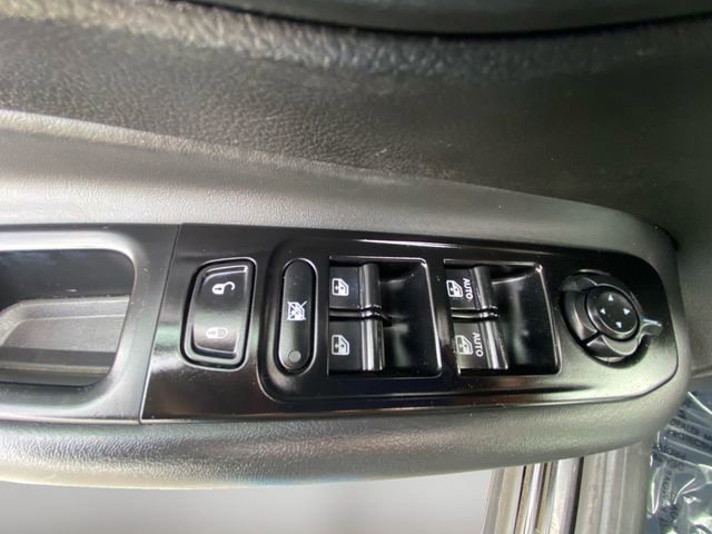 Used 2021 Jeep Renegade Limited w/ Luxury Group II image 17