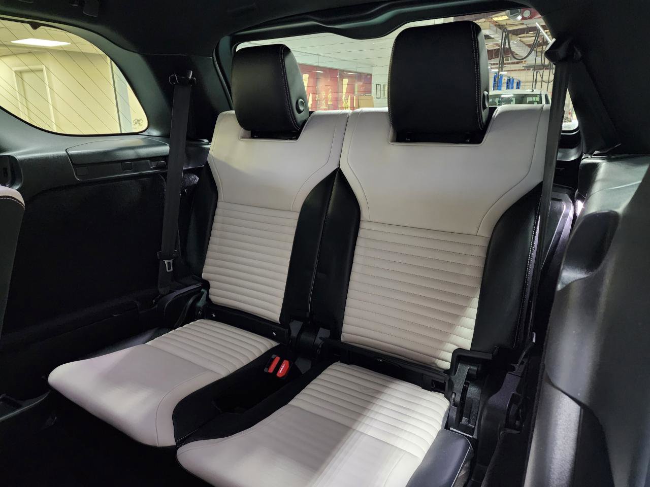 Used 2022 Land Rover Discovery S R-Dynamic image 21