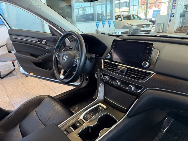 Used 2021 Honda Accord Touring image 2