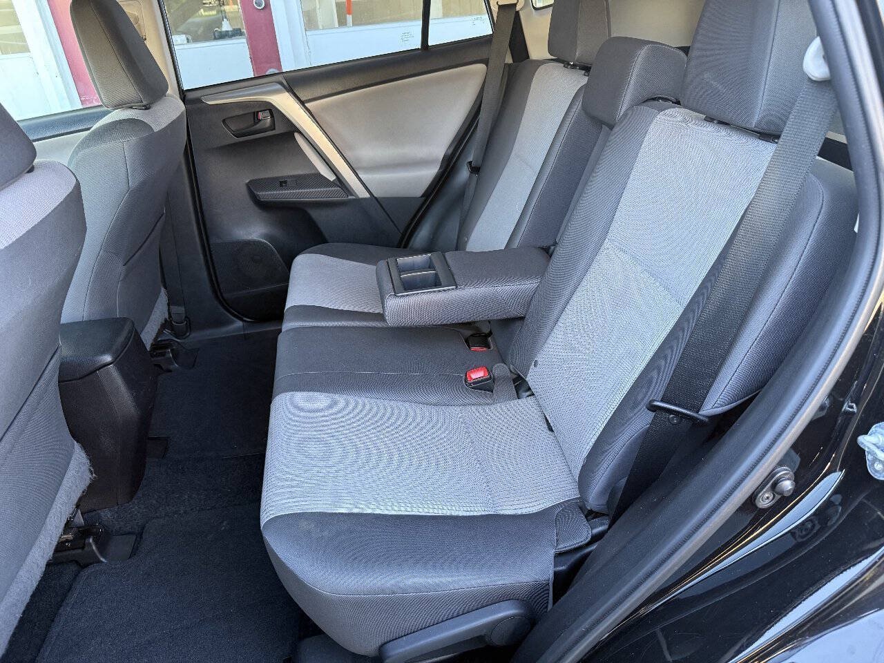 Used 2014 Toyota RAV4 LE AWD/4WD image 9