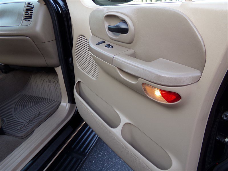 Used 2001 Ford F150 Lariat image 52