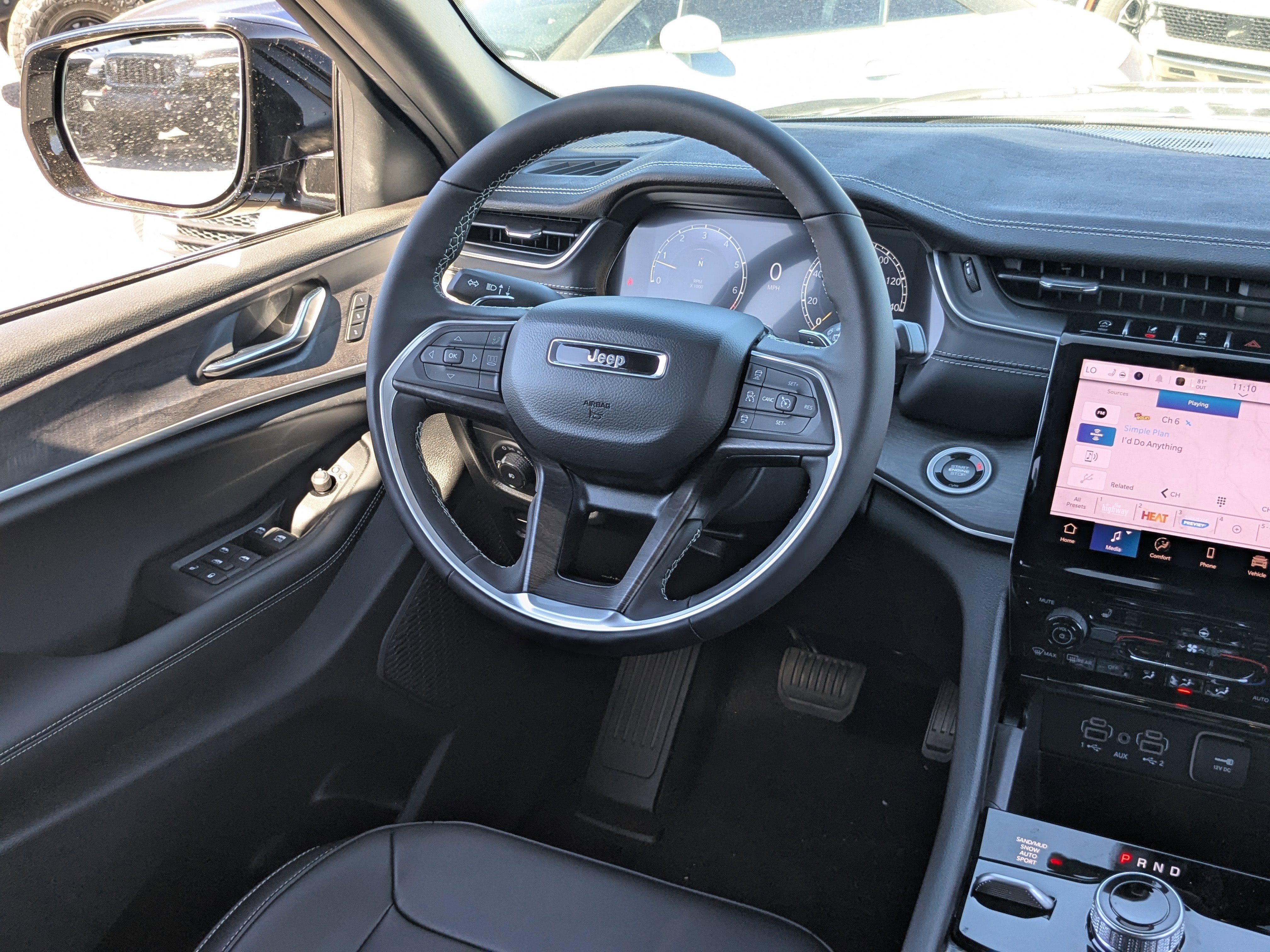 New 2025 Jeep Grand Cherokee Limited w/ Black Appearance Package AWD/4WD image 11