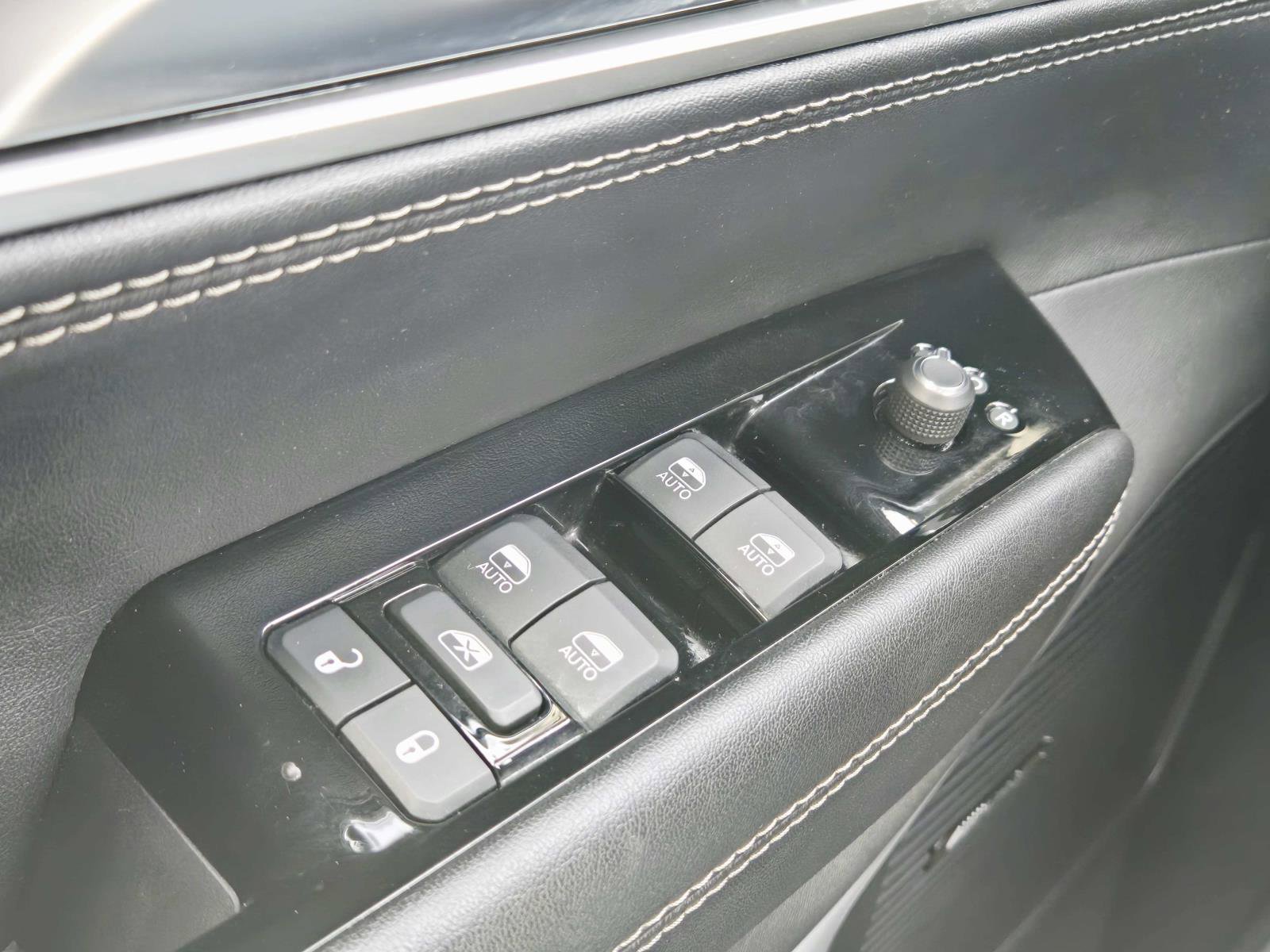 Used 2024 Jeep Wagoneer L 4WD w/ Premium Group I image 45