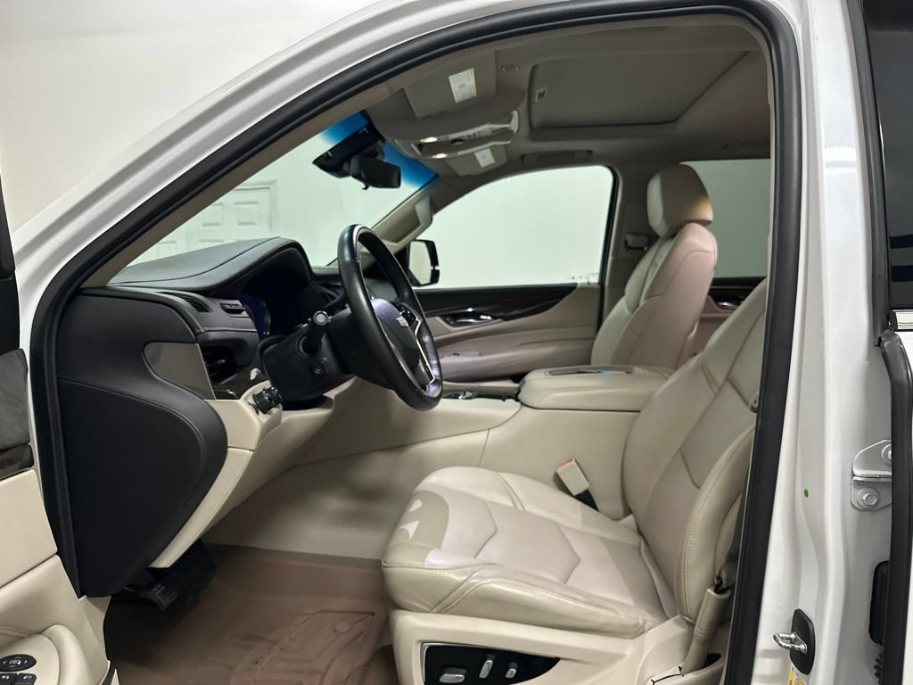 Used 2019 Cadillac Escalade Luxury AWD/4WD image 31