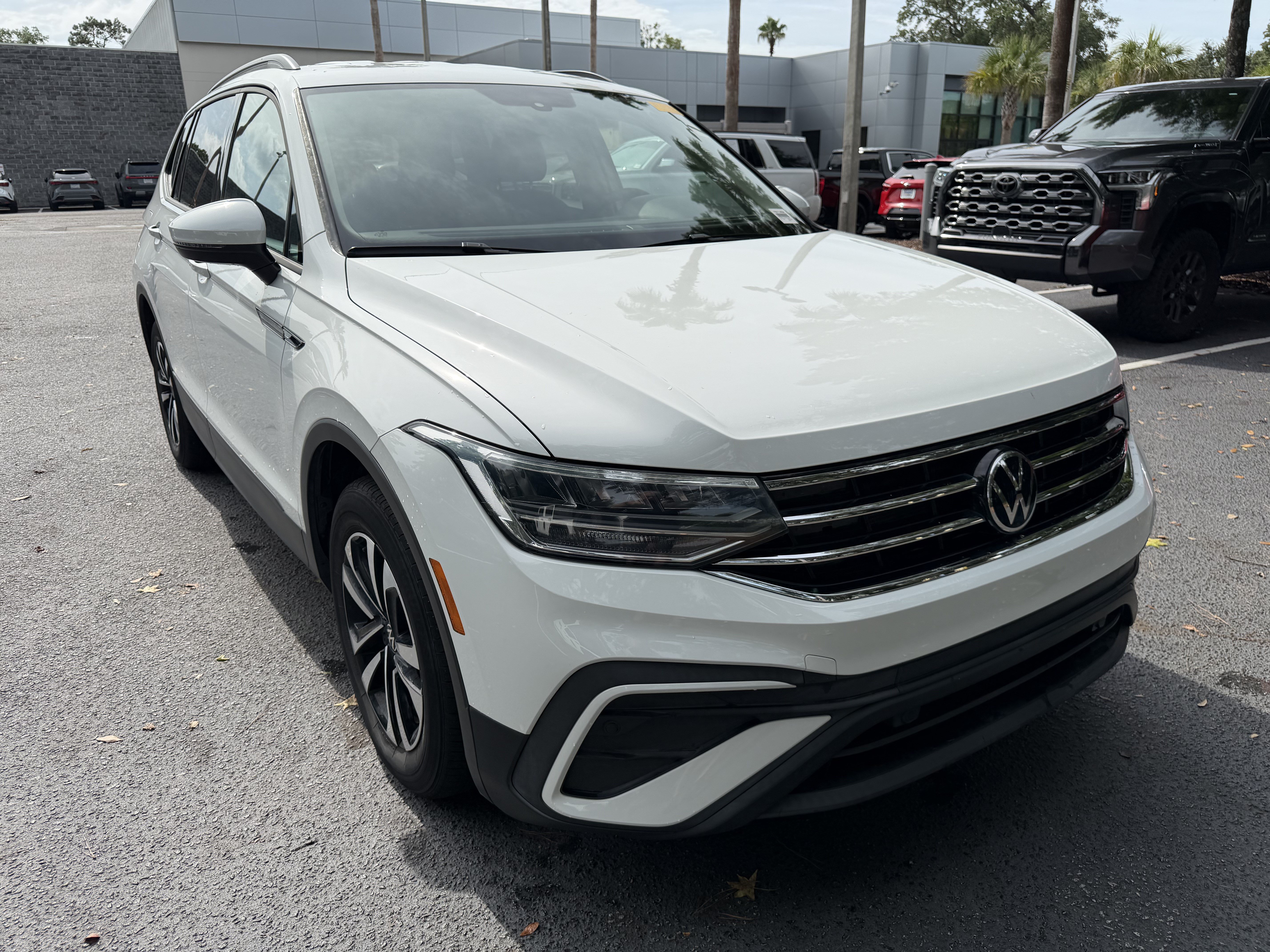 Used 2023 Volkswagen Tiguan S FWD image 2