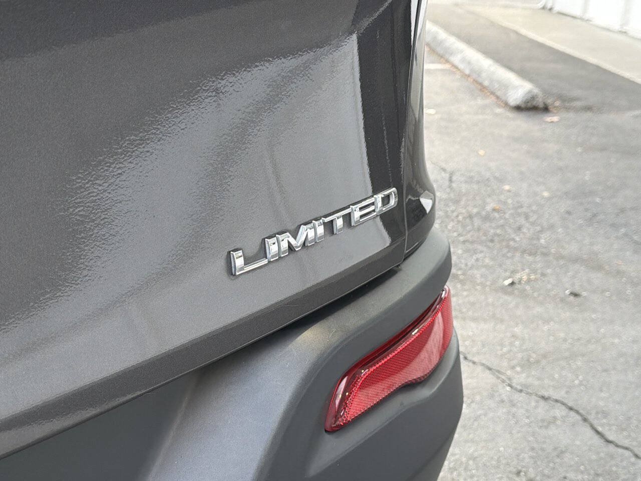 Used 2015 Jeep Cherokee Limited w/ Trailer Tow Group AWD/4WD image 7