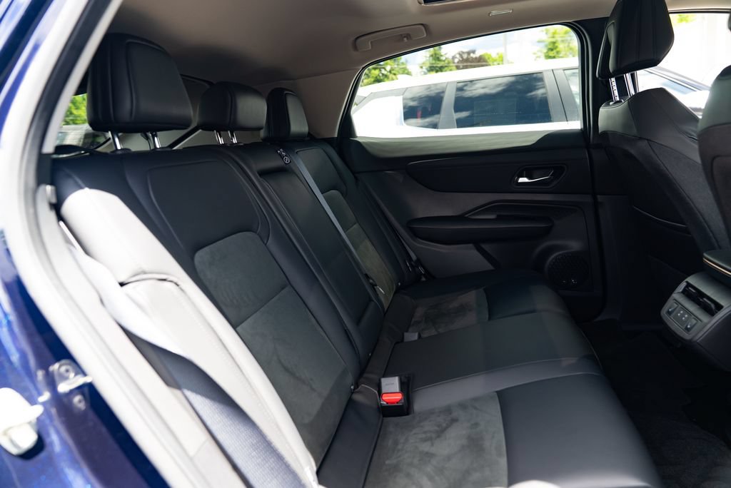 Used 2025 Nissan Ariya AWD image 23