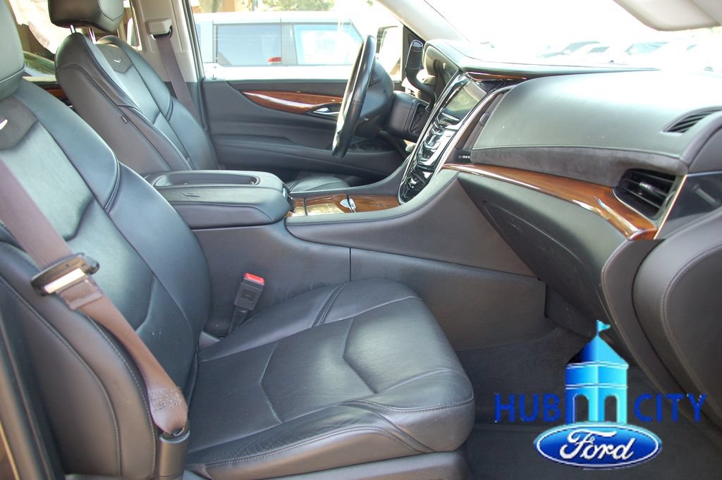 Used 2016 Cadillac Escalade Luxury AWD/4WD image 16