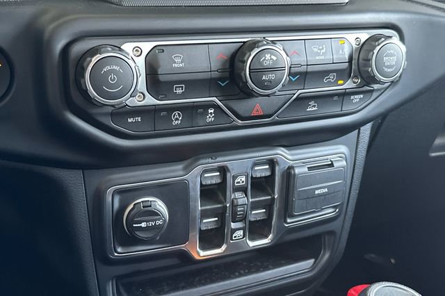 Certified 2022 Jeep Gladiator Sport AWD/4WD image 19