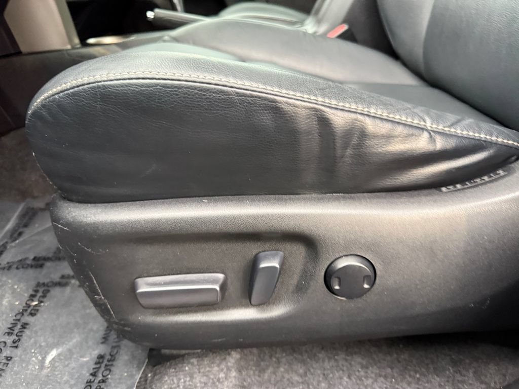 Used 2015 Toyota RAV4 Limited AWD/4WD image 10