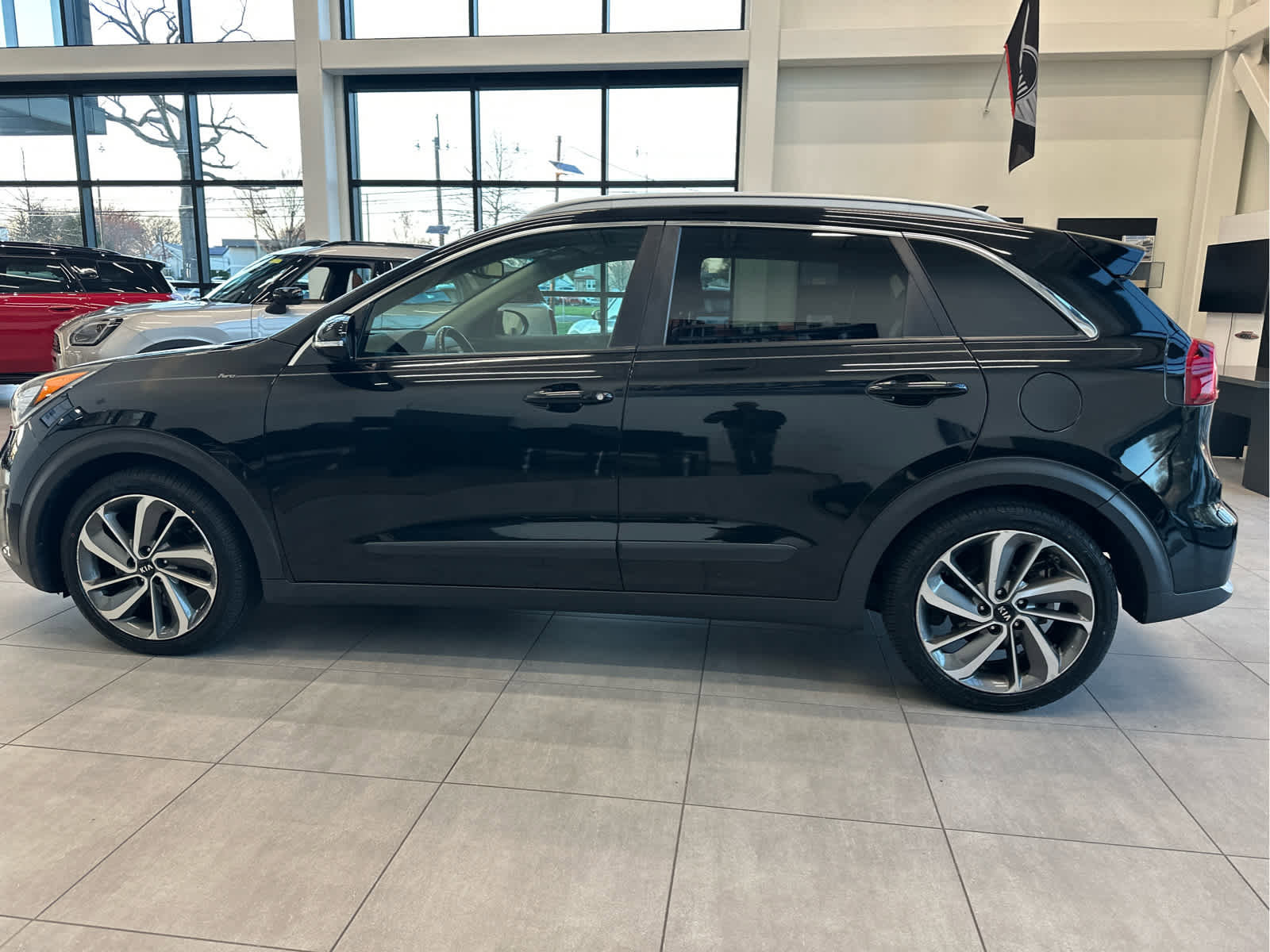 Used 2018 Kia Niro Touring image 2
