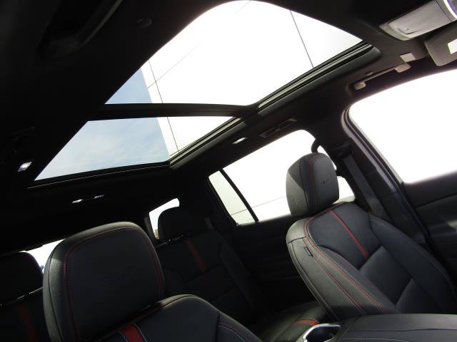 Used 2024 Chevrolet Traverse RS FWD image 3