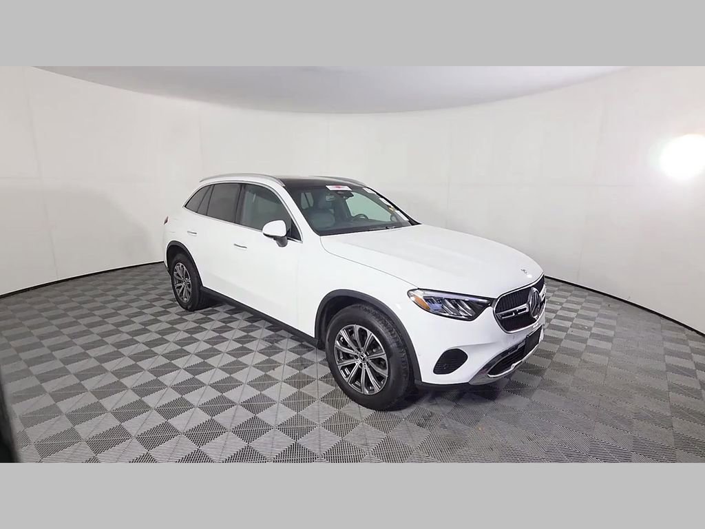 Used 2024 Mercedes-Benz GLC 300 image 34