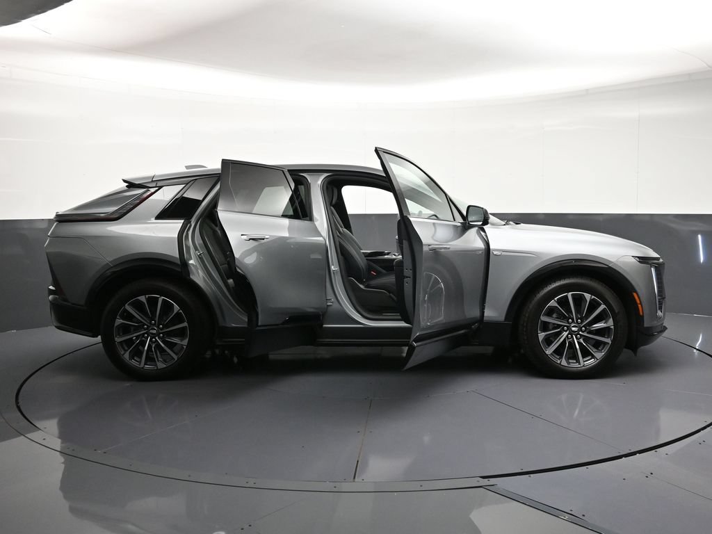 Certified 2026 Cadillac Lyriq Sport AWD/4WD image 33