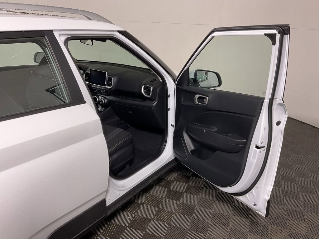 New 2026 Hyundai Venue SEL FWD image 36