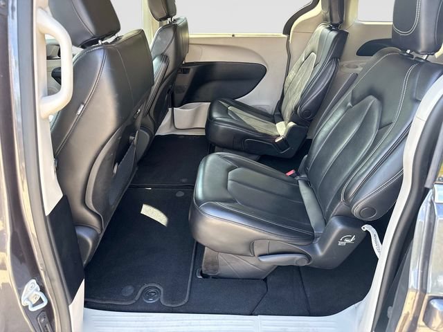 Used 2023 Chrysler Pacifica Touring-L FWD image 15