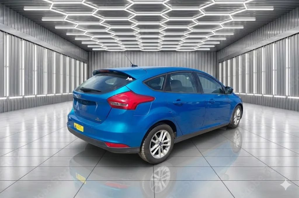 Used 2015 Ford Focus SE FWD image 3