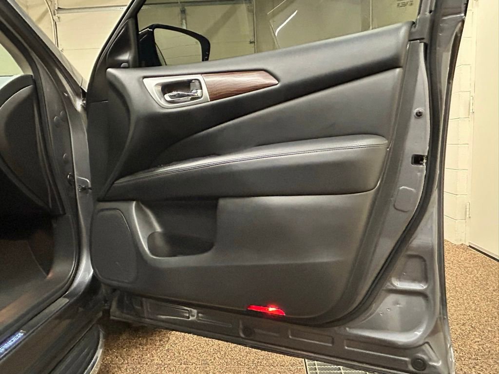 Used 2017 Nissan Pathfinder Platinum w/ Family Entertainment Package image 16