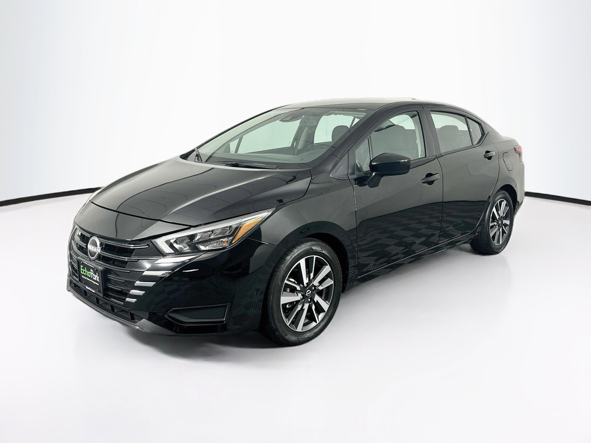 Used 2025 Nissan Versa SV FWD image 3