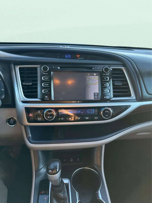 Used 2014 Toyota Highlander Limited w/ Driver Technology Package image 27