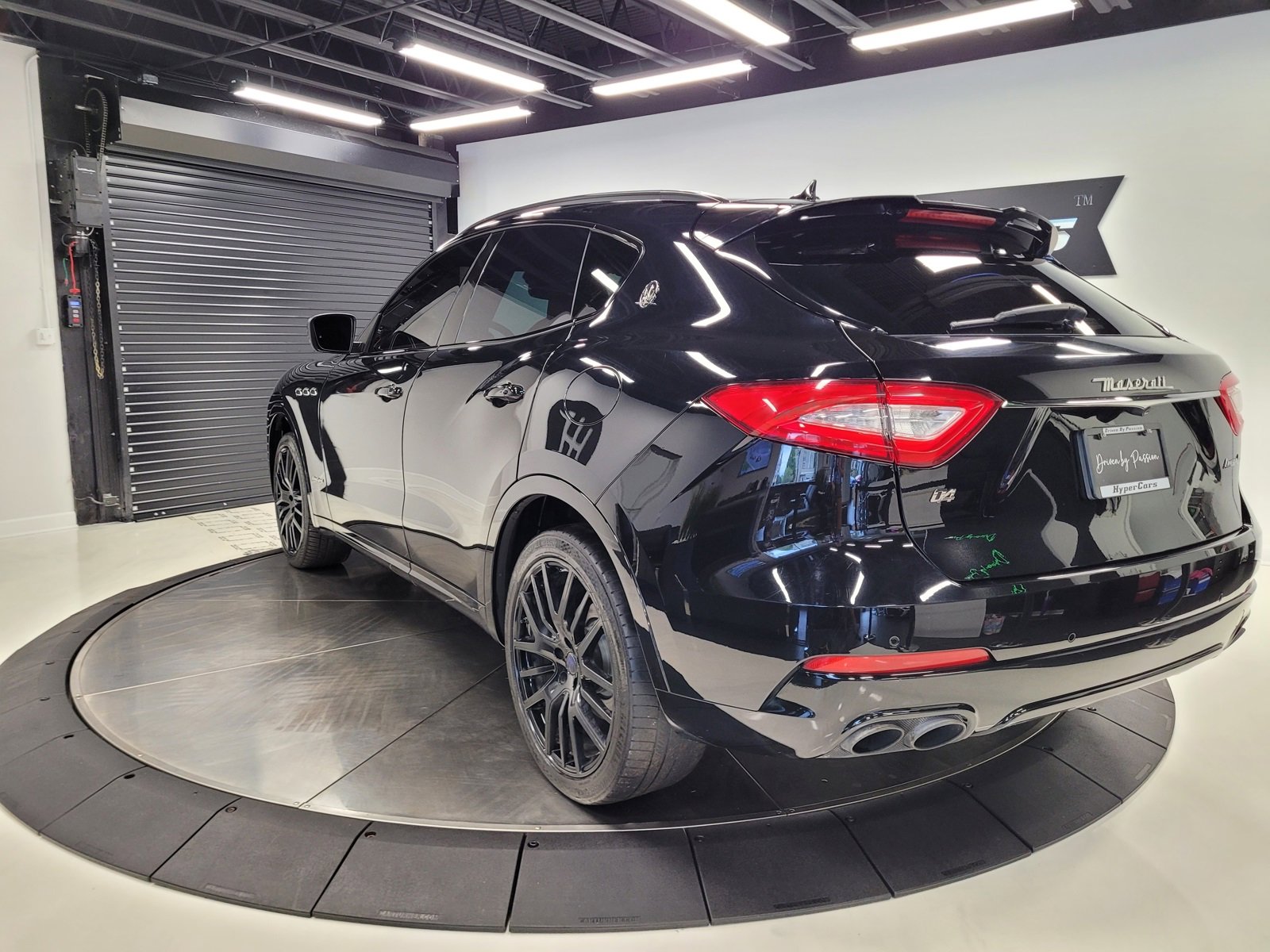 Used 2018 Maserati Levante GranSport image 11